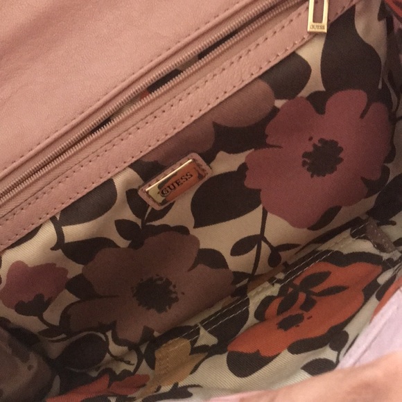 Guess evening bag. - Picture 3 of 6